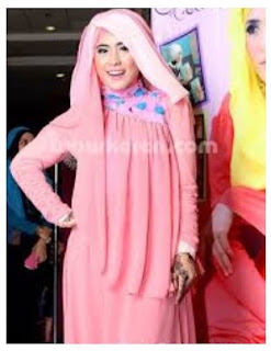 Trend Fashion Hijab Modern ala April Jasmine