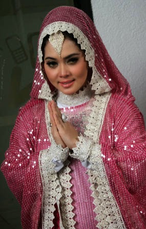 Model baju kaftan syahrini