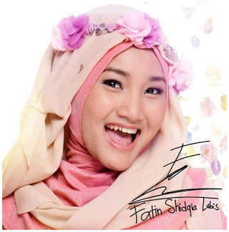 Model Hijab Modern ala Fatin Shidqia Lubis