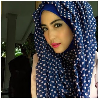 Hijab polkadot ala April Jasmine