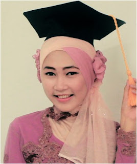 Kreasi Model Hijab Wisuda Terbaru 2015